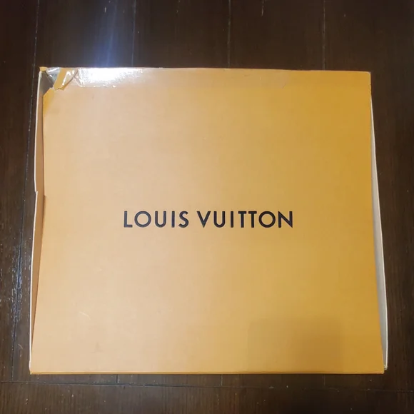 Louis Vuitton Neverfull Bag and Wristlet - Picture 14 of 14